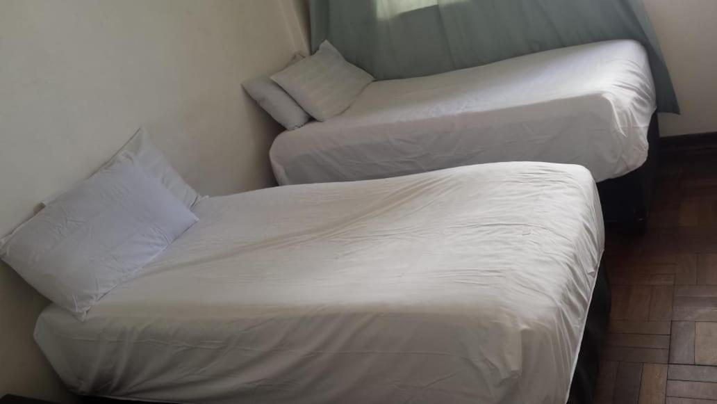 Rosebank Accommodation Joanesburgo Exterior foto