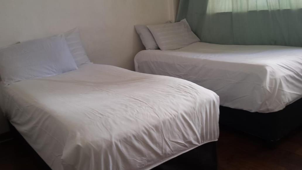 Rosebank Accommodation Joanesburgo Exterior foto